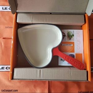 ♥️Le Creuset Cast Iron Heart ♥️ Skillet Pan
New